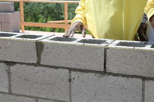 Murs de blocs en béton pour une extension